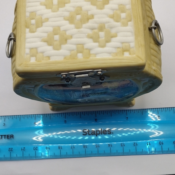 Annabell's Simple Pleasures Cozy Country Kitties Mary Ann Lasher Music Box - Picture 6 of 9